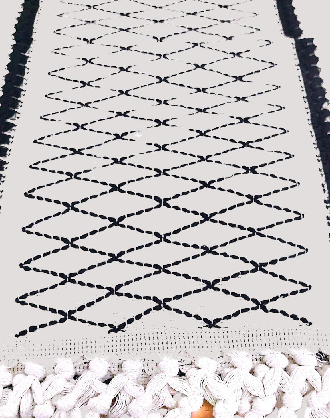 Table Runner Cream & Black